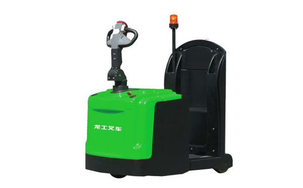 张掖QDD30-E3C15牵引车(站驾式)