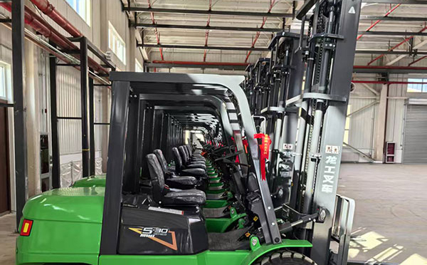 不同工况如何匹配张掖叉车?从仓储到物流的解决方案 不同工况如何匹配张掖叉车?从仓储到物流的解决方案