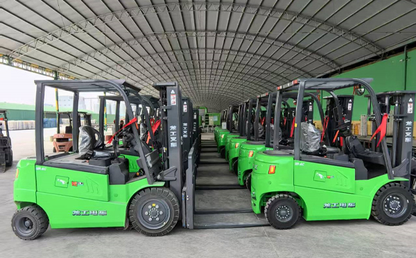 工业搬运的革新之作:龙工张掖叉车技术实践与价值解析 工业搬运的革新之作:龙工张掖叉车技术实践与价值解析